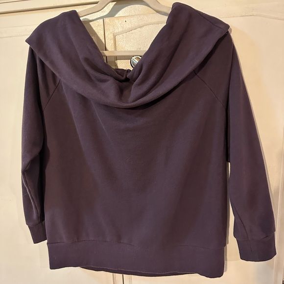 VICTORIAS SECRET SPORT Off the Shoulder Sweatshirt - Picture 4 of 9